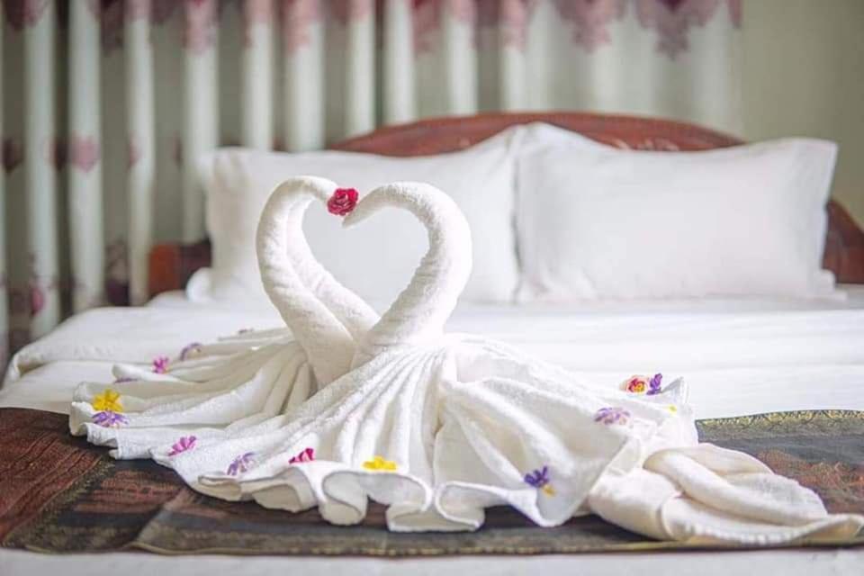 Khemra I Guesthouse กำปอต ภายนอก รูปภาพ