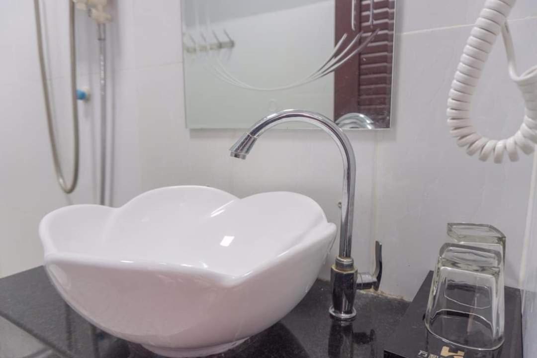 Khemra I Guesthouse กำปอต ภายนอก รูปภาพ