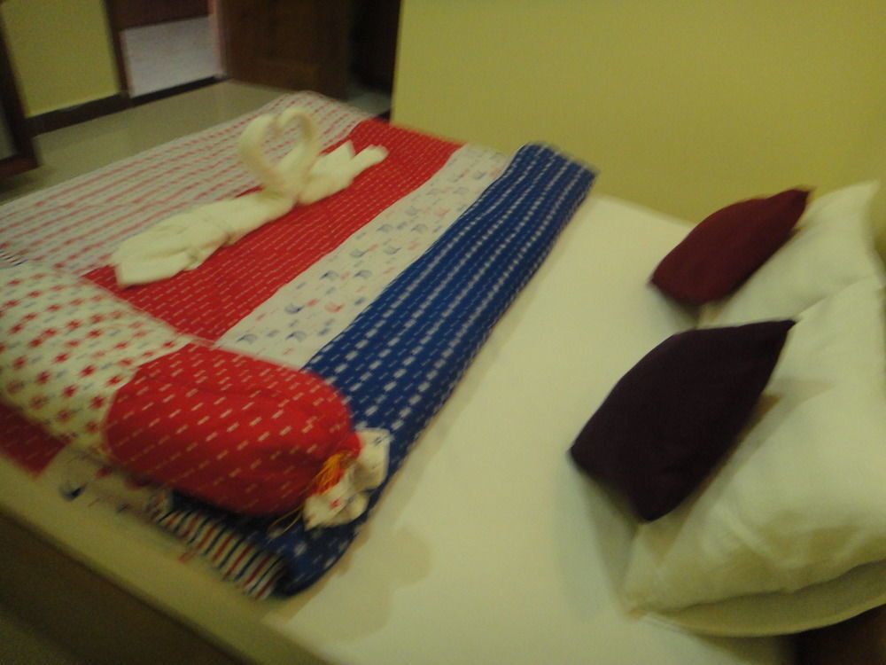 Khemra I Guesthouse กำปอต ภายนอก รูปภาพ